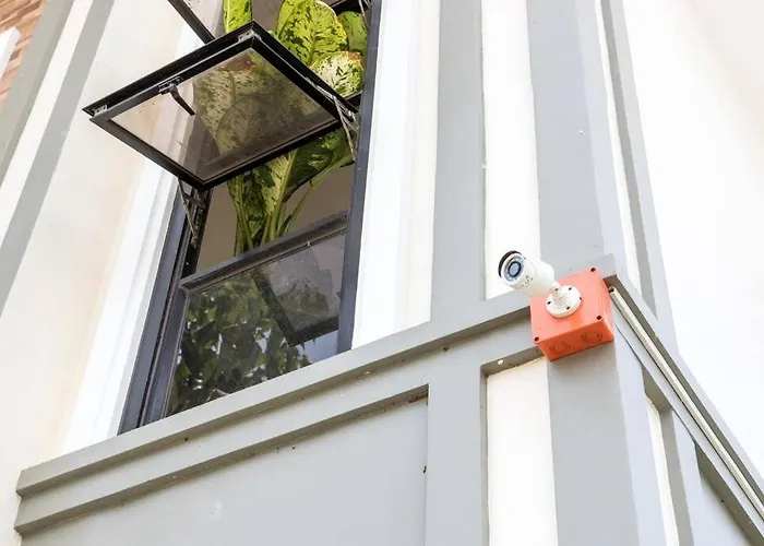 Romantic Getaway》balcony+garden View & Fast Wi-fi Apartment