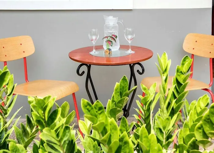 Apartment Romantic Getaway》balcony+garden View & Fast Wi-fi *